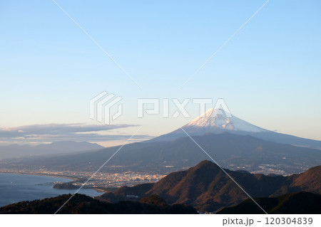 静岡県伊豆の国市_碧テラスからの北西風景3(夕暮れ)_2024年1月 静岡県伊豆の国市_碧テラスからの北西風景3(夕暮れ)_2024年1月 120304839