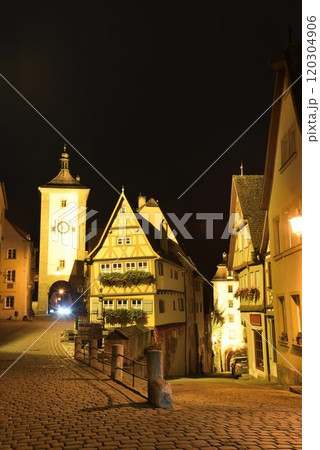 恋い焦がれたおとぎの国 中世の世界ローテンブルクの夜景 恋い焦がれたおとぎの国 中世の世界ローテンブルクの夜景 120304906