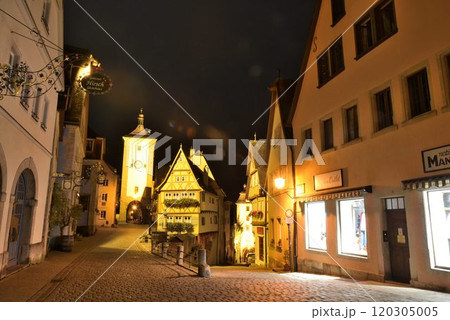 恋い焦がれたおとぎの国　中世の世界ローテンブルクの夜景 120305005