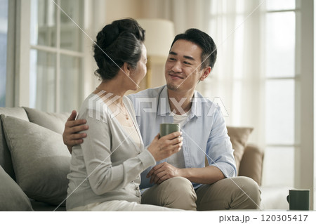 asian adult son chatting with senior mother at home 120305417