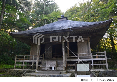 中尊寺の「経蔵」(岩手県西磐井郡平泉町) 中尊寺の「経蔵」(岩手県西磐井郡平泉町) 120305905