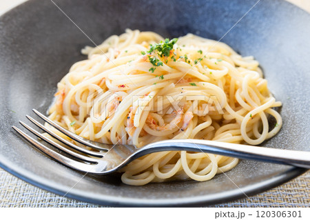 美味しい桜エビのペペロンチーノパスタ 120306301