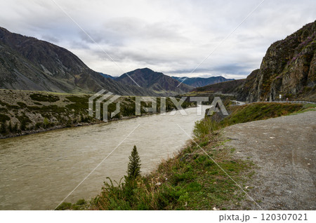 Katun river, in the Altai mountains, Gloomy autumn days. Katun river, in the Altai mountains, Gloomy autumn days. 120307021
