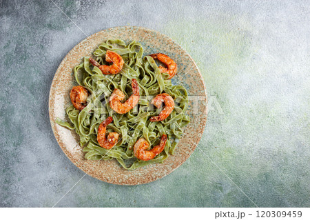 tagliatelle with spinach, in cream sauce, with shrimp, homemade, no people, 120309459