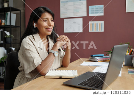 Listening to online student at lesson Listening to online student at lesson 120311026