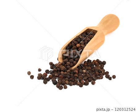 Wooden scoop full of black peppercorns 120312524