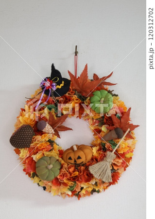 ハロウィンのリース 120312702