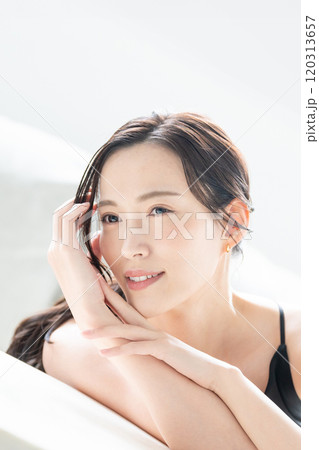 若い女性のエステイメージ 若い女性のエステイメージ 120313657