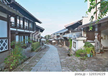 【馬籠宿】 岐阜県中津川市馬籠 【馬籠宿】 岐阜県中津川市馬籠 120314229