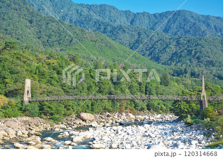 【木曽川の桃介橋】 長野県木曽郡南木曽町読書 【木曽川の桃介橋】 長野県木曽郡南木曽町読書 120314668
