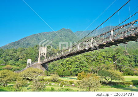 【木曽川の桃介橋】 長野県木曽郡南木曽町読書 120314737