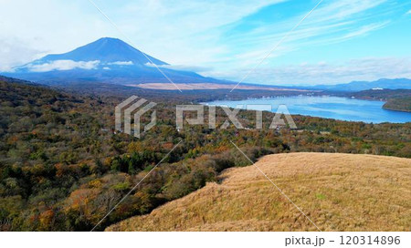 山中湖と富士山ドローン撮影 120314896