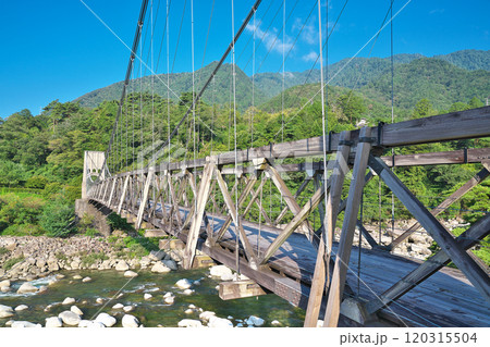 【木曽川の桃介橋】 長野県木曽郡南木曽町読書 【木曽川の桃介橋】 長野県木曽郡南木曽町読書 120315504