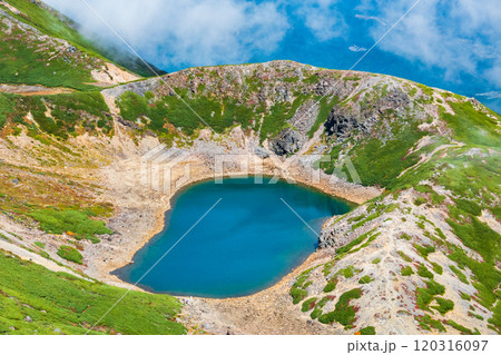 秋の御嶽山登山:三ノ池 秋の御嶽山登山:三ノ池 120316097