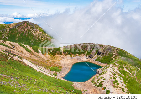 秋の御嶽山登山:三ノ池 秋の御嶽山登山:三ノ池 120316103