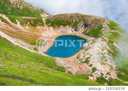秋の御嶽山登山：三ノ池 120316159