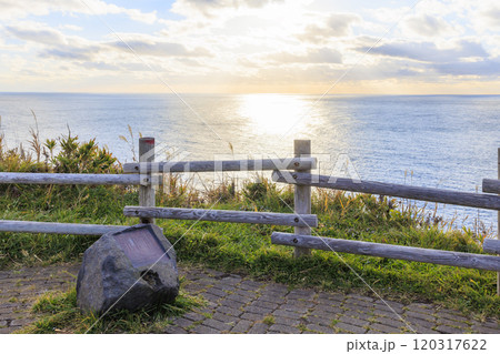 秋風に包まれる神威岬【北海道】 秋風に包まれる神威岬【北海道】 120317622