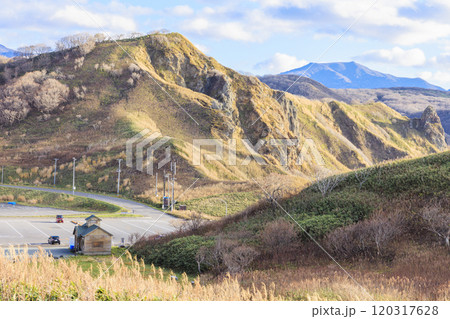 秋風に包まれる神威岬【北海道】 120317628