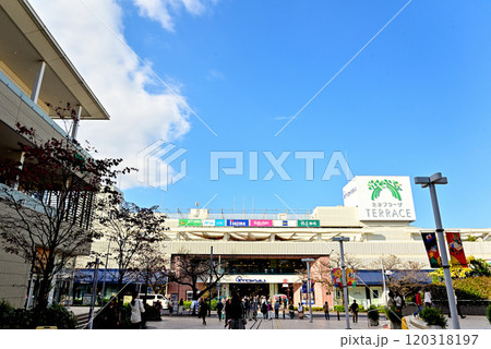 たまプラザー駅前風景 120318197