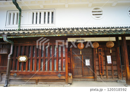 江戸時代へタイムスリップできるまち今井町の風景 120318592