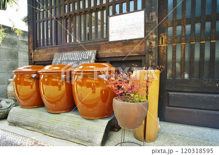 江戸時代へタイムスリップできるまち今井町の風景 120318595