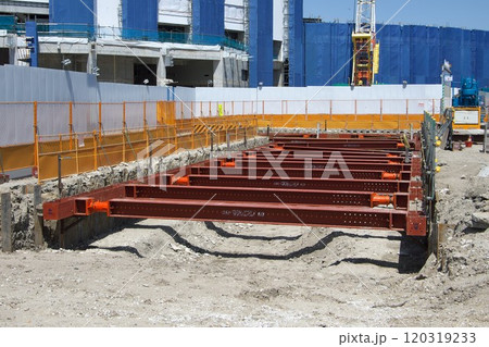 掘削工切梁り／土木工事 120319233