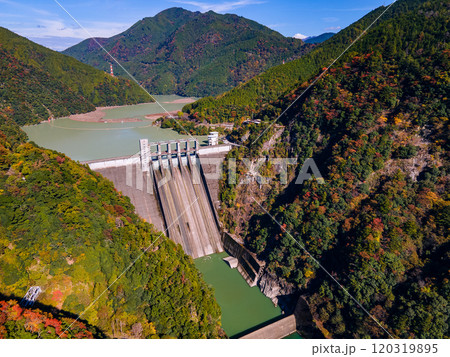 秋の佐久間ダム空撮 120319895