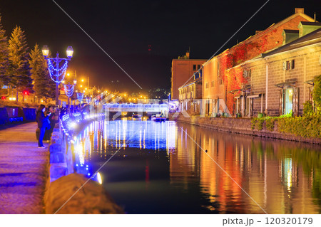 小樽運河の輝き～11月の夜を彩るイルミネーション～ 120320179