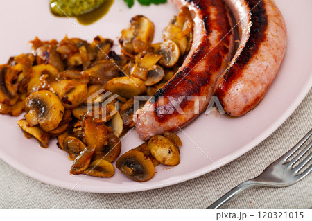 Grilled sausages with mushrooms Grilled sausages with mushrooms 120321015