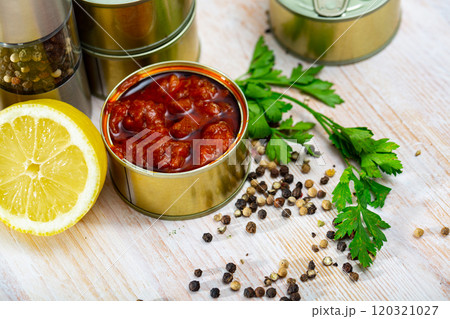 Canned sauced calmary 120321027