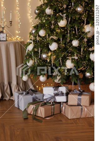 Gifts under the Christmas tree in the living room 120321267