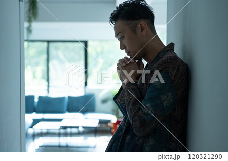 男性ポートレイト 120321290