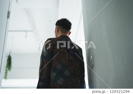 男性ポートレイト 120321294