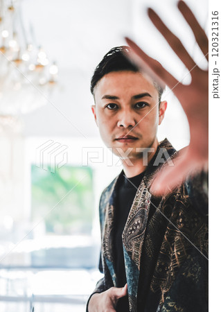 男性ポートレイト 120321316