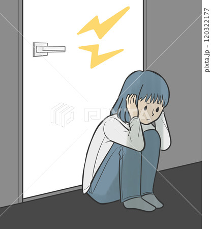 別室で耳を塞ぐ女の子 別室で耳を塞ぐ女の子 120322177