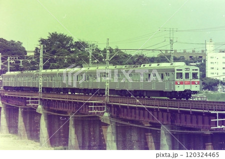 多摩川を渡る東急8500系8517-8000系4両-8617、1976年7月30日 120324465