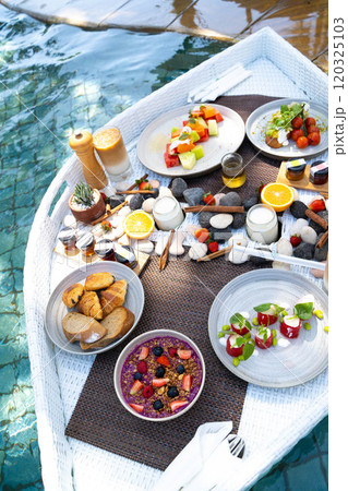 バリ　フローティングブレックファスト　イメージ 120325103