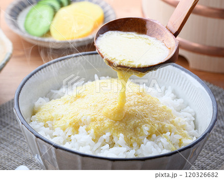 熱々のご飯で楽しむ とろろご飯 ( 味付けとろろ ) 熱々のご飯で楽しむ とろろご飯 ( 味付けとろろ ) 120326682