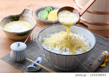 熱々のご飯で楽しむ とろろご飯 ( 味付けとろろ ) 熱々のご飯で楽しむ とろろご飯 ( 味付けとろろ ) 120326691