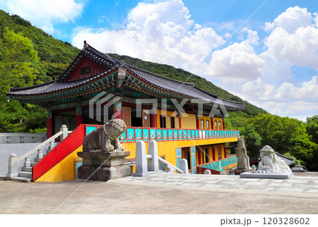 Wooden pavilion in Beomeosa Temple complex, Busan, South Korea. Beautiful mountain landscape with ancient pavilion and stone statue of lion in traditional korean style, Busan, Republic of Korea 120328602