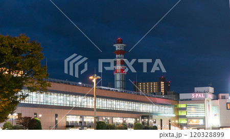 JR仙台駅周辺の景色　駅ビルと鉄塔　秋の夕暮れ　宮城県仙台市青葉区 120328899