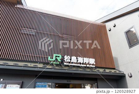 松島海岸周辺の景色 JR松島海岸駅 秋の空気 宮城県宮城郡松島町 松島海岸周辺の景色 JR松島海岸駅 秋の空気 宮城県宮城郡松島町 120328927
