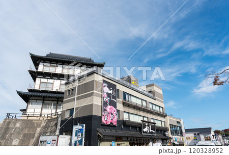 松島海岸周辺の景色　牛たん炭焼　利久　松島五大堂店　秋の空気　宮城県宮城郡松島町 120328952