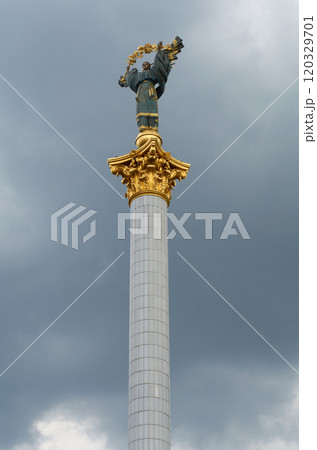 Statue of Berehynia on the top of Independence Monument on the Maidan Nezalezhnosti in Kiev, Ukraine Statue of Berehynia on the top of Independence Monument on the Maidan Nezalezhnosti in Kiev, Ukraine 120329701