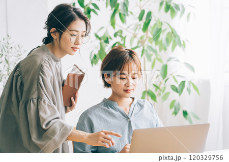 ビジネスウーマン 120329756