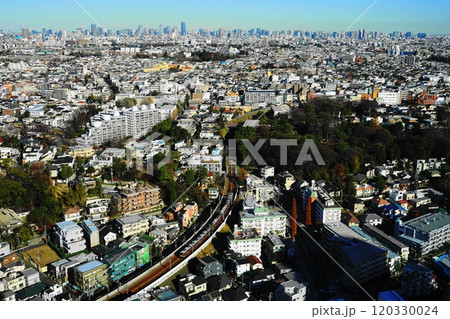 青空に映える高層ビル群と東急大井町線 12月世田谷1207新宿副都心と世田谷区 青空に映える高層ビル群と東急大井町線 12月世田谷1207新宿副都心と世田谷区 120330024