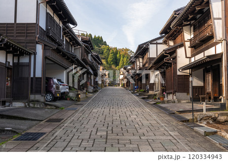 《富山県》越中八尾・諏訪町本通り 120334943