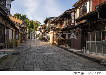 《富山県》越中八尾・諏訪町本通り 120334945