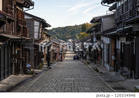 《富山県》越中八尾・諏訪町本通り 《富山県》越中八尾・諏訪町本通り 120334946
