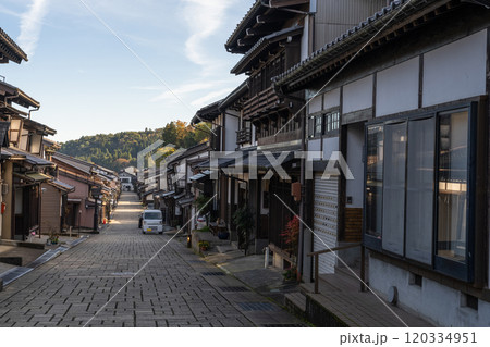 《富山県》越中八尾・諏訪町本通り 120334951
